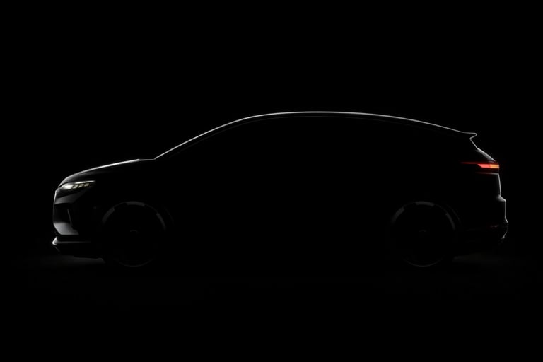 Teaser do novo Audi A2 elétrico 2027 mostrando silhueta do carro com iluminação discreta