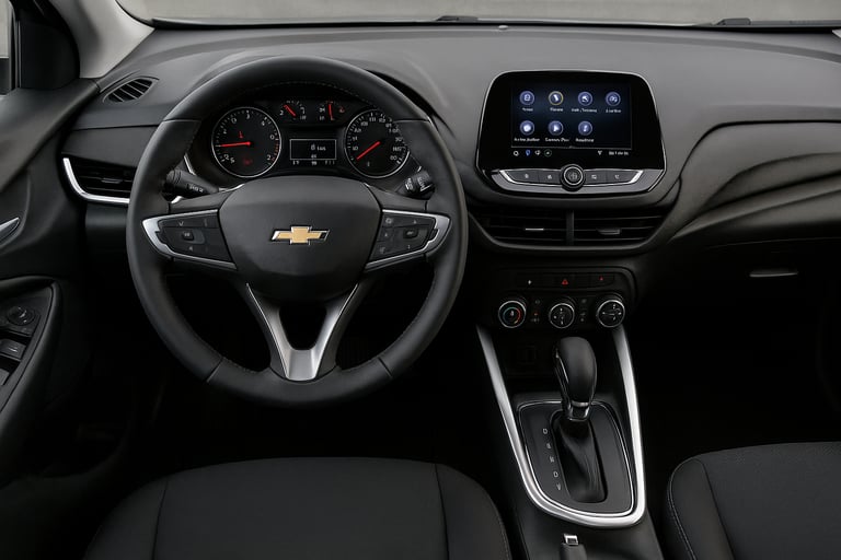 Interior de Chevrolet usado em bom estado, mostrando volante, painel e central multimídia