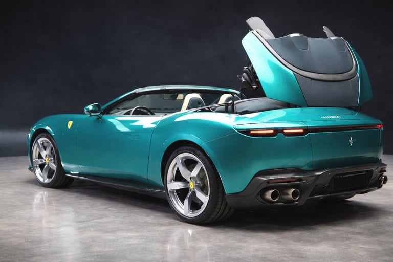 Ferrari Amalfi Spider conversível com capota retrátil aberta vista traseira