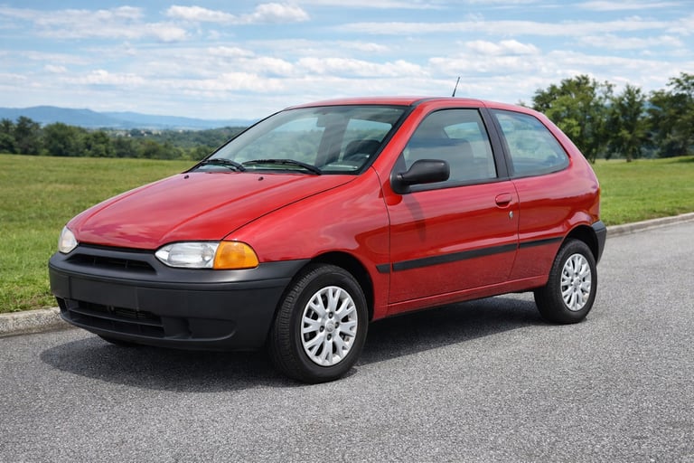 gerações do Fiat Palio primeira geração 1996 modelo vermelho clássico
