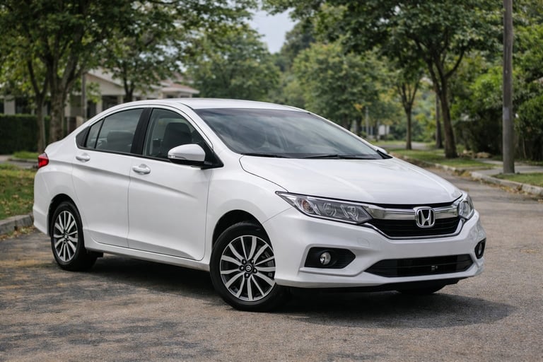 Honda City em bairro tranquilo, conhecido pela durabilidade e baixa manutenção