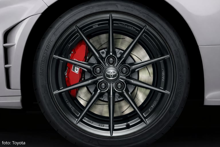 roda-toyota-gr-yaris-2026-pneu-bridgestone