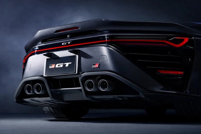 Toyota GR GT superesportivo de US$ 200 mil com destaque na traseira e luz LED contínua