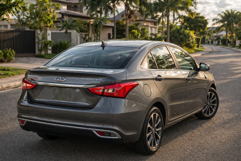 Sedã turbo 2021 da CAOA Arrizo 5 com câmbio CVT de 9 marchas visto pela traseira