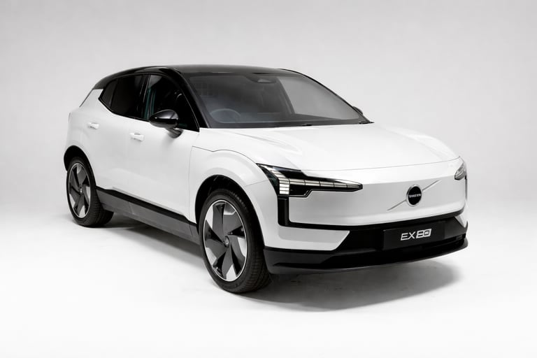 O Volvo EX30 original, que serviu de base para a versão adaptada para entregas