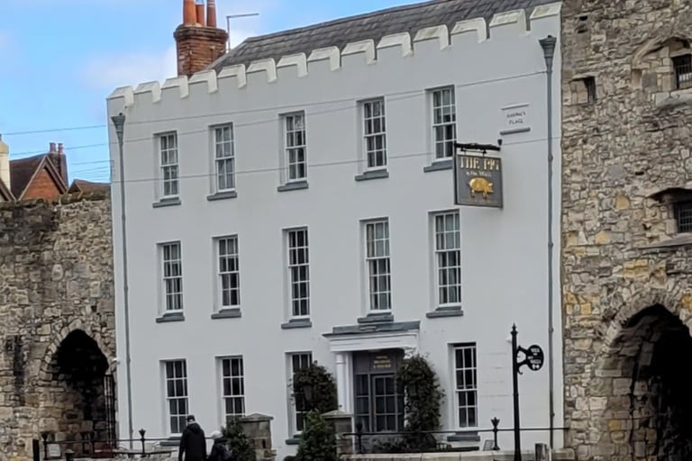 'The Pig in the Wall'. Western Esplanade, Southampton.