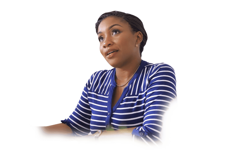 Nelly Mendonça la directrice fait une interview