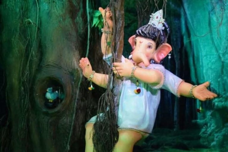 Khadiya Pole No.2 Yuvak Mandal-Vadodara Ganpati Darshan - Ganesha Festival