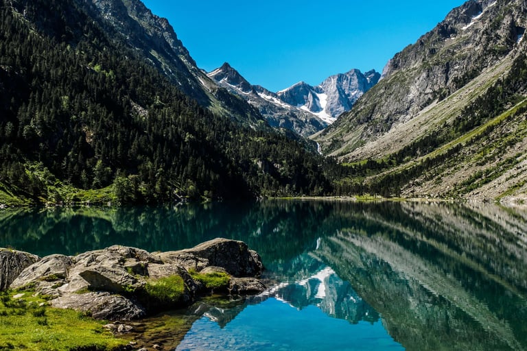 Lake Gaube and summit of Vignemale