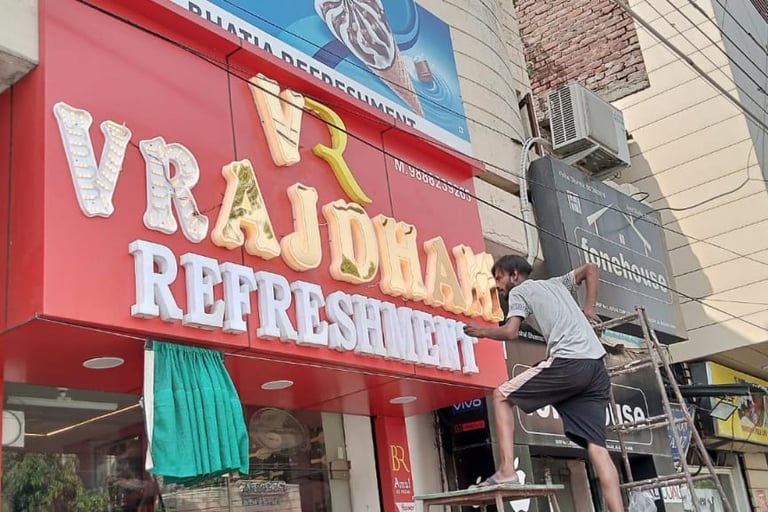 Custom Pole LED Signages for Businesses