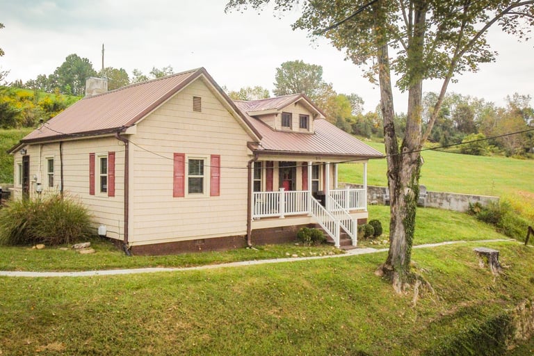 Leo's Hideaway on the South Holston River