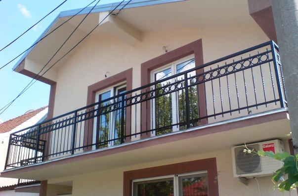 Metalni Gelenderi i Ograde za Terase | Izrada po meri Naši gelenderi i terasne ograde izrađuju se po meri, od najkvalitetniji