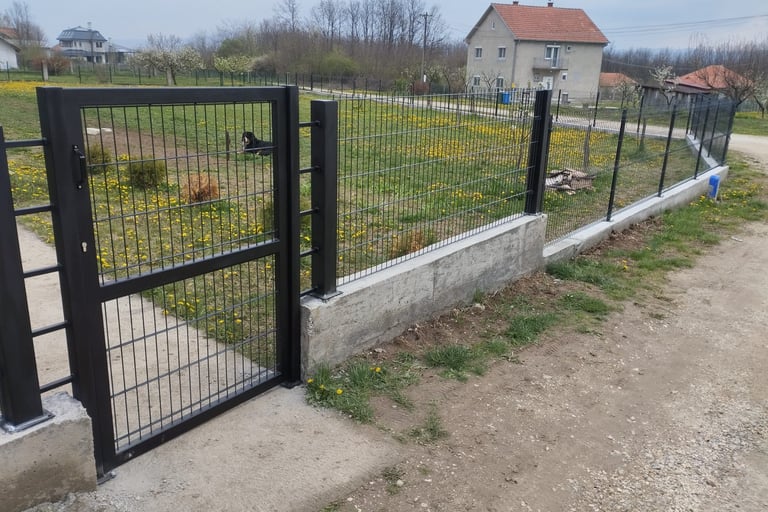 drvometal, drvo metal, nameštaj, police, stolovi, stolice, ograde, ograda, kapija