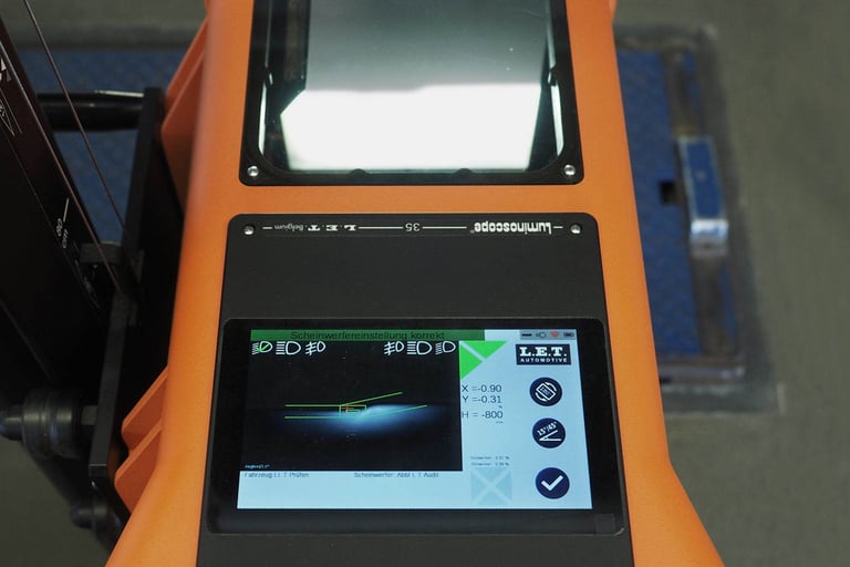 Die Scheinwerferabbilder können sowohl visuell als auch elektronisch begutachtet werden. Die Vorteile liegen auf der Hand: Fe