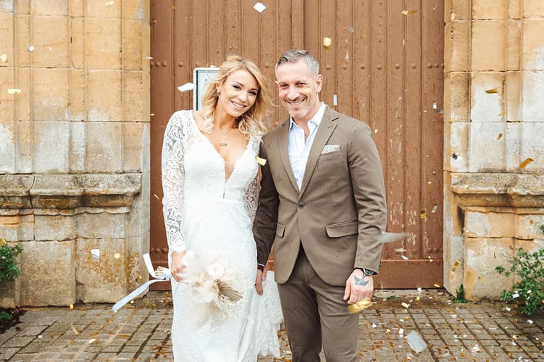 Mariage de Gaëlle et Jean, sortie d’église sous les confettis.