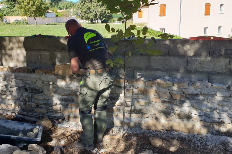 Réalisation de mur en pierres