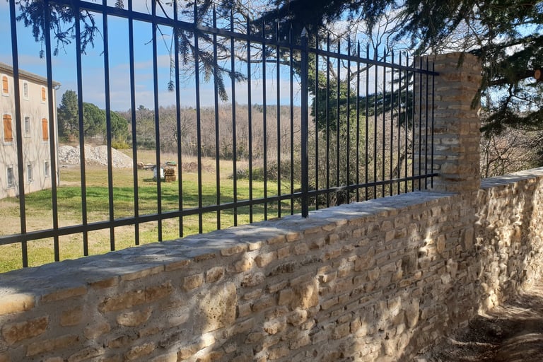 Mur en pierre à Uzès