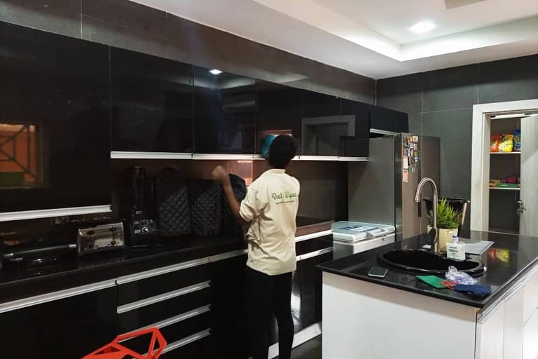 Residential Cleaning_Dust and Wipes