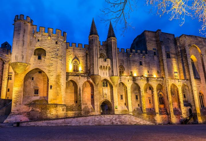 Pope palace in Avignon by night
