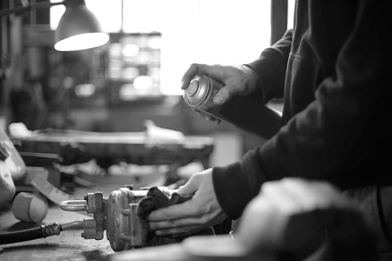 Kaltes realizando manutenção de chopeira