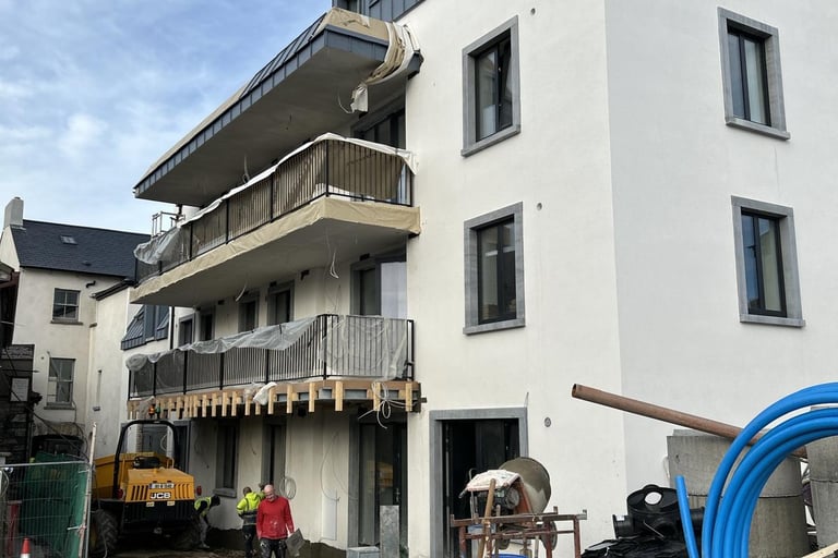 Cleanmax removes dust and debris quickly and efficiently.