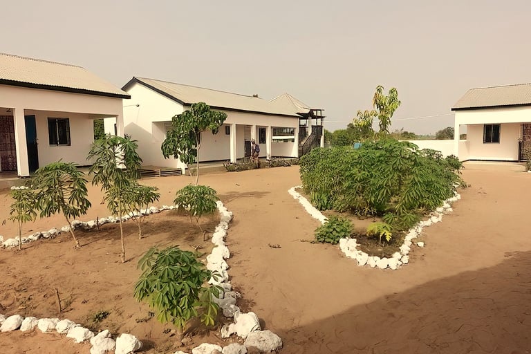 Een idyllische afbeelding van de Morgan Kunda Lodge, met comfortabele hutten nestelend tussen de gro