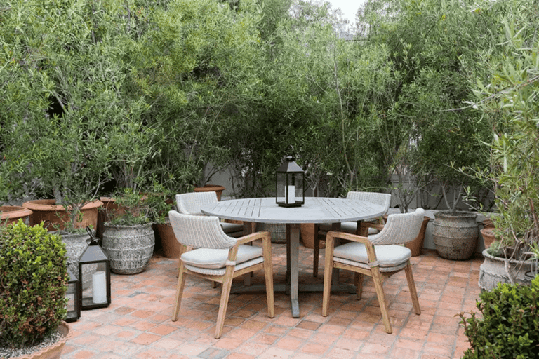 Outdoor dining area Marbella 2 - landscaping Marbella