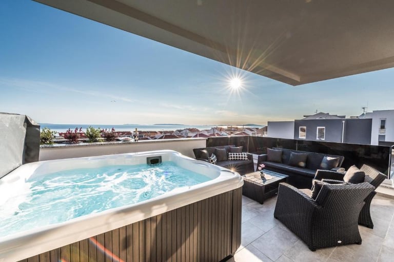Jacuzzi Marbella 2 - landscaping Marbella