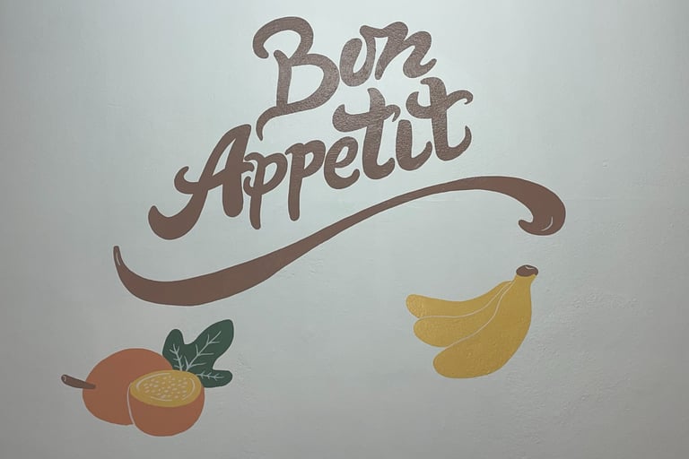 Peinture murale décorative pour la salle destinée aux repas dans une crèche