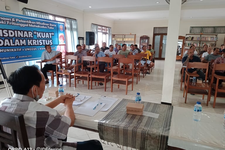 Narasumber bersama tokoh warga Paroki Tri Tunggal Maha Kudus Tuka