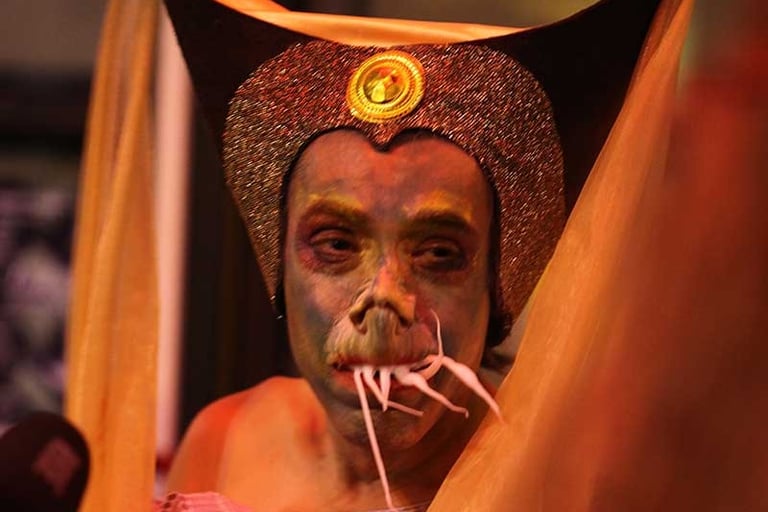 David Noir dans la performance "Votre enfant n'a qu'un oeil" au Générateur | Photo Bernard Bousquet