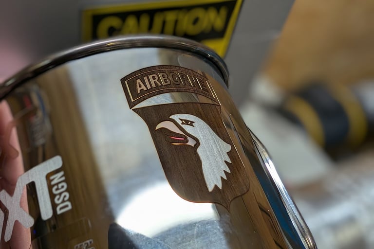 Gravure couleurs Mopa 101st Airborne sur tasse en inox