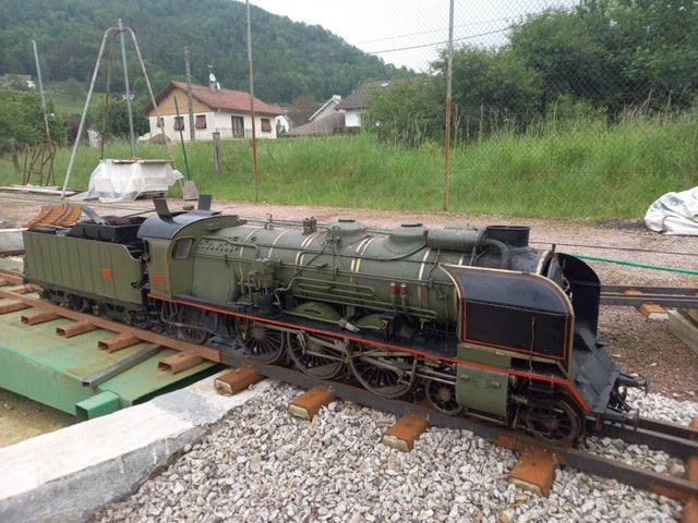 La Pacific 231 sortant du pont tournant