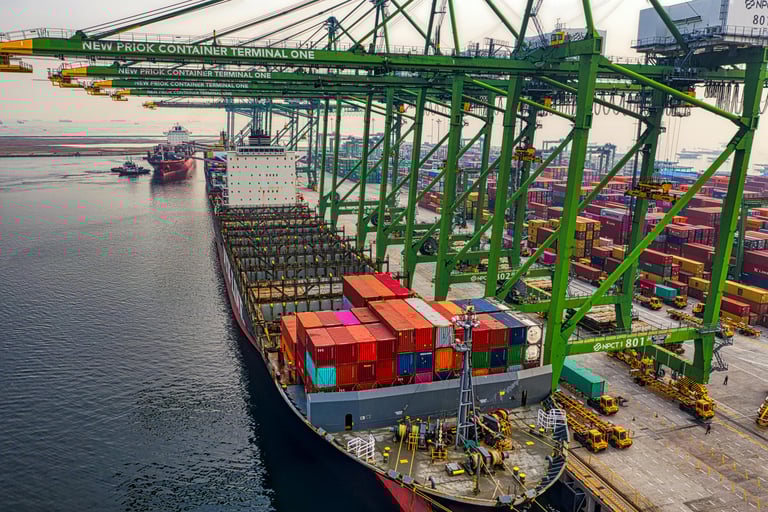 Port conteneur en mer