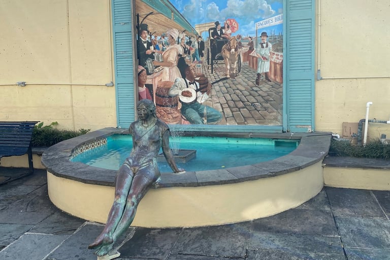 Mermaid Fountain Behind Cafe Du Monde