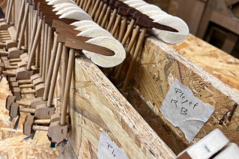 Regarnissage têtes de marteaux de pianos