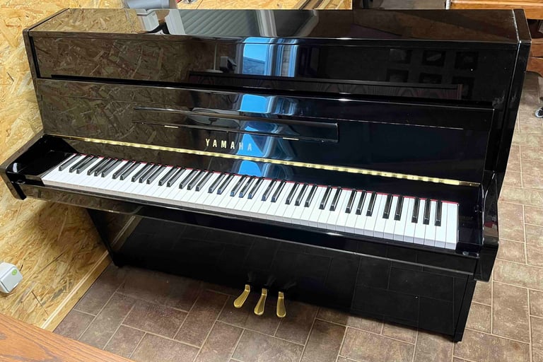 Piano Yamaha B1
