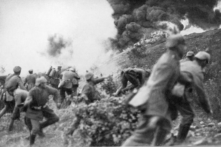 Soldats allemands quittant les tranchées pour attaquer la colline du Toter Mann (Mort‑Homme), 14–15