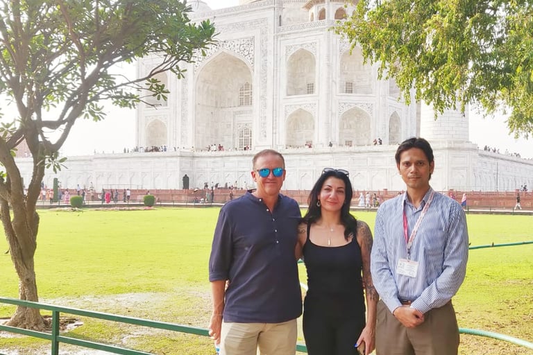 Muzammil leading a tour of Taj for Andy Flower, Zimbabwean cricket coach and a former cricketer