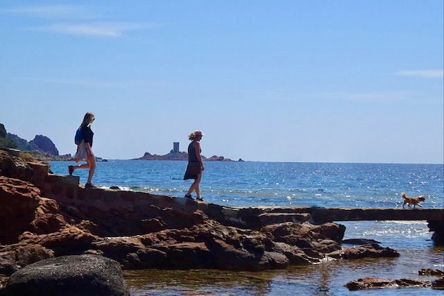 Women reinventing their lives on the French Riviera