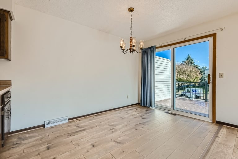 dining-room-before-virtually-staged