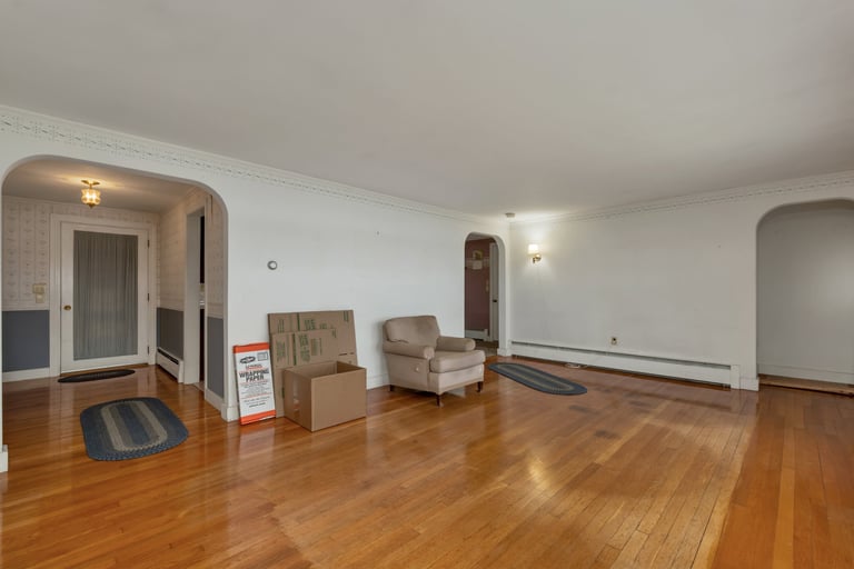 vacant-living-room-before-virtual-staging
