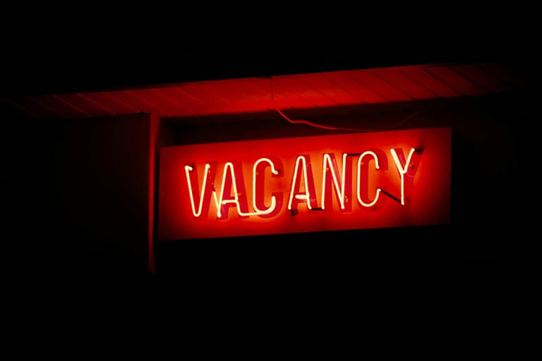 a neon sign that says vacancy
