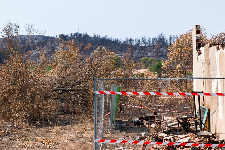 Incendie de l'Aude août 2025. Bâtiment détruit.