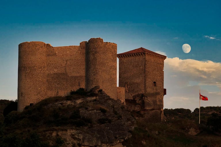Luna en el castillo. Sta. Gadea del Cid (Burgos)