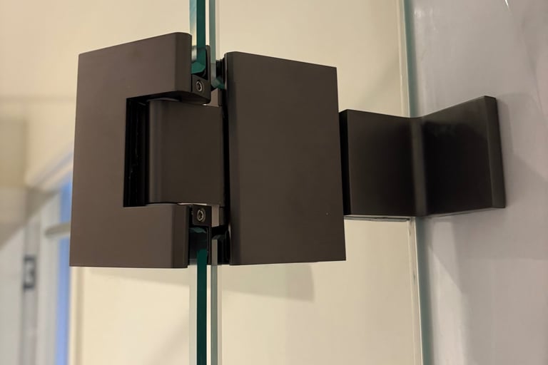 Frameless Shower Screen