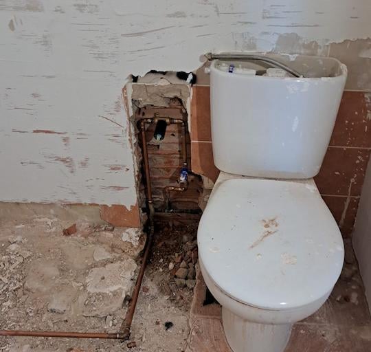 Neue Wasserleitung Badezimmer 2 Baustelle Markus in La Marina