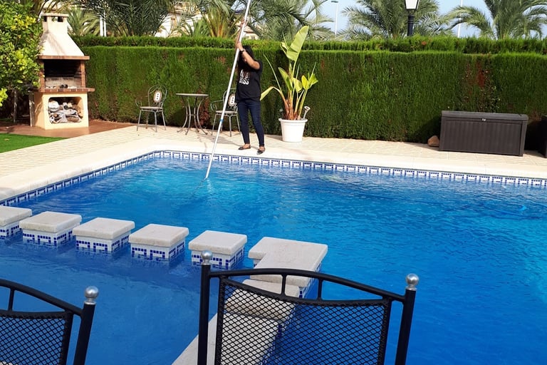 Wöchtentliche Pool Pflege in La Marina Costa Blanca