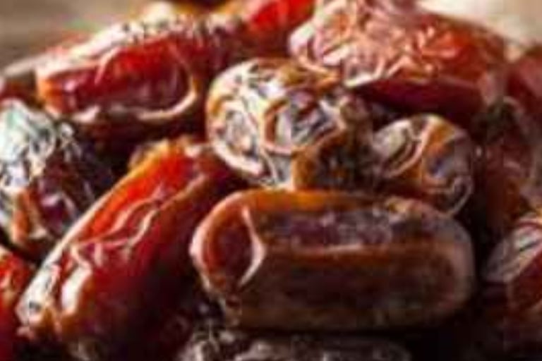 🧈🌴 Butter and Dates A Natural Sweetener Rich in Fiber & Flavor