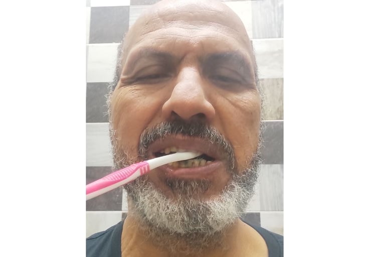 فرشة الاسنان مع العسل